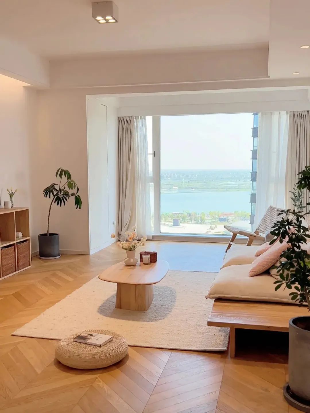 买不起大房子，98平的小家也不错。