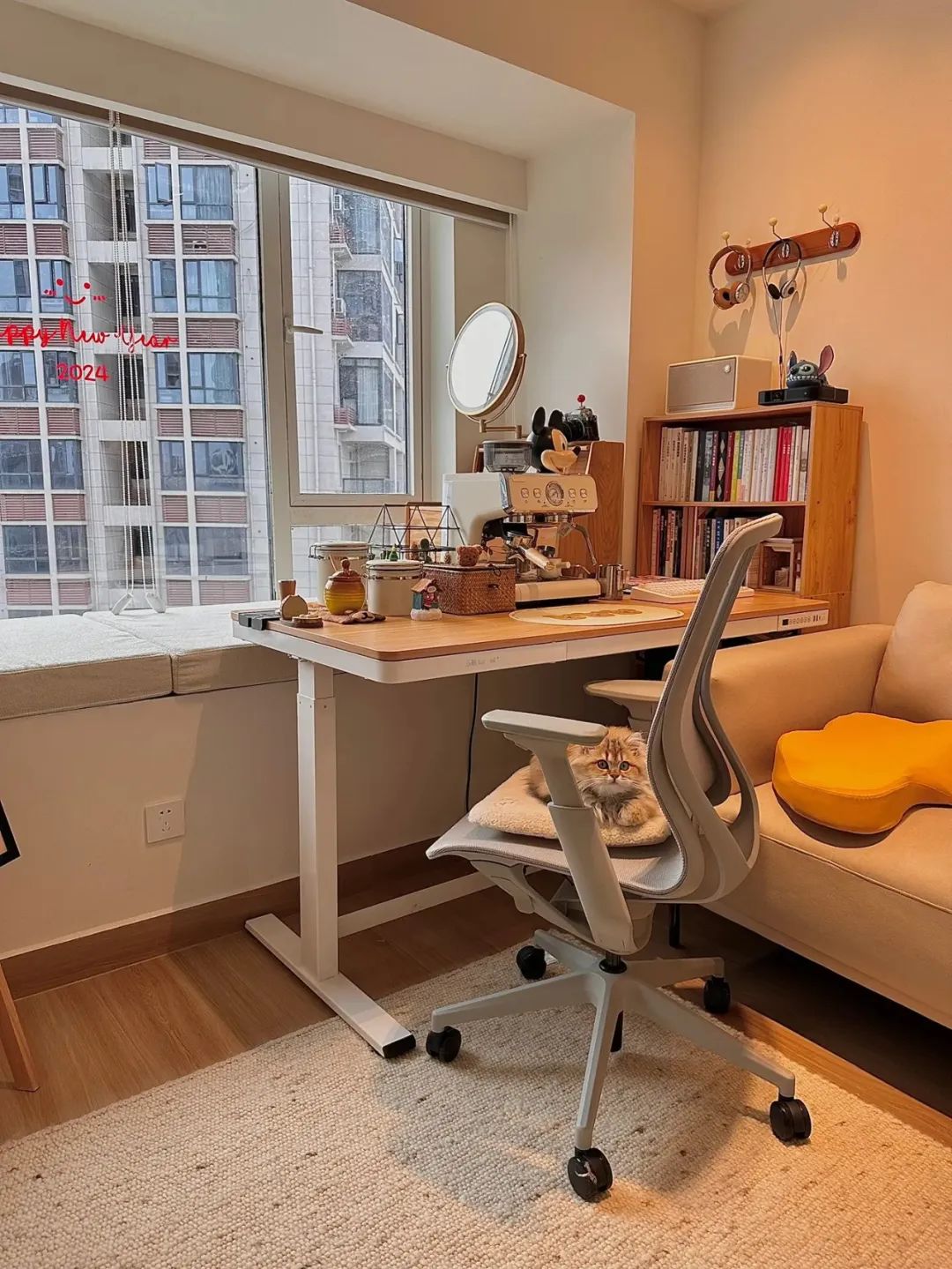 住在30平的小房子，生活简单而充实。